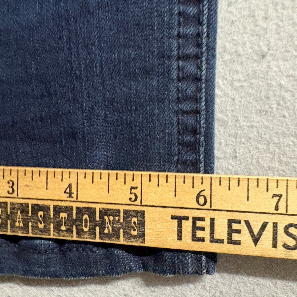 Levi's 502 Regular Taper Jeans Dark Wash Blue Denim Size 12 Reg W26 L27
