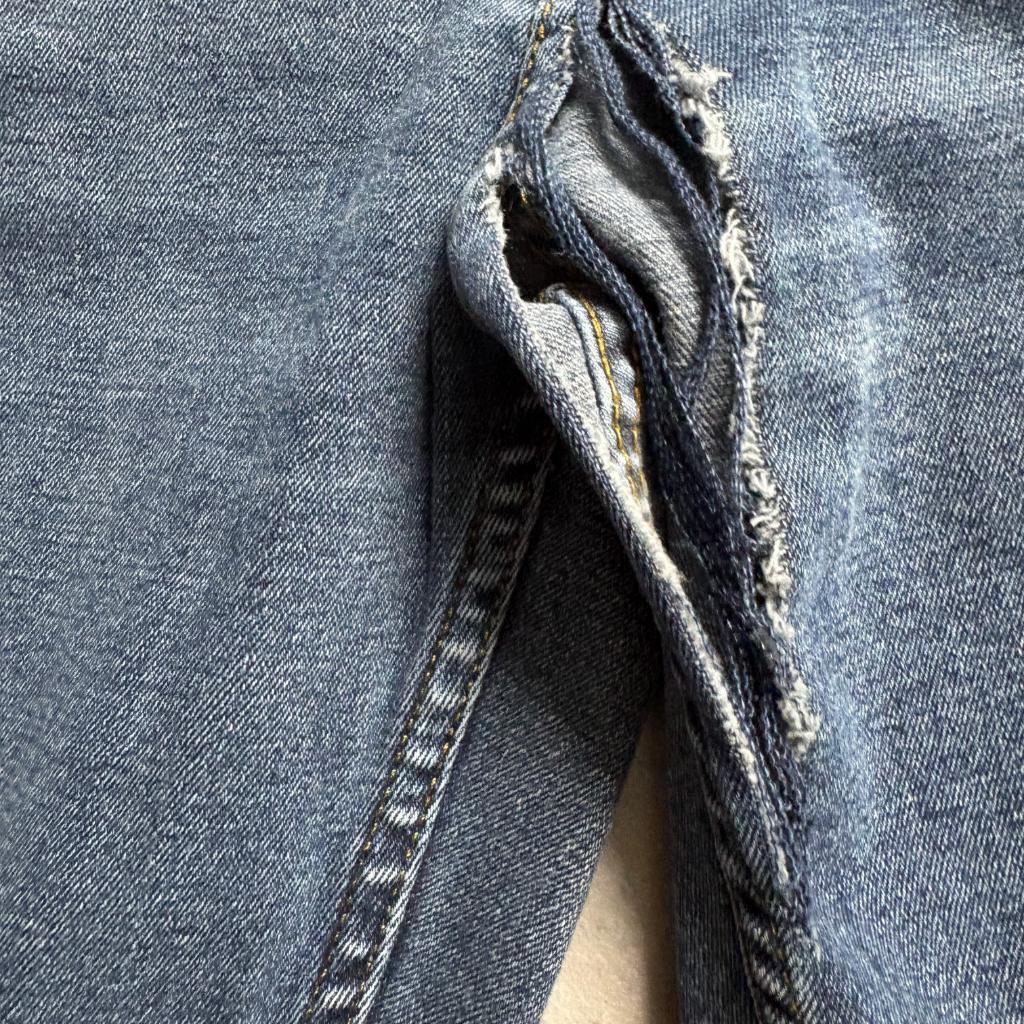 Member's Mark Jeans Mens 38x30 Blue Straight Fit Premium Stretch Denim TORN