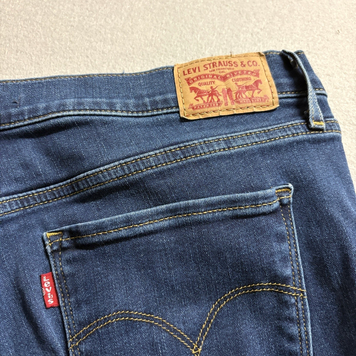 Levi's 311 Shaping Skinny Jeans Womens 32 Blue Denim Stretch Mid Rise Pants