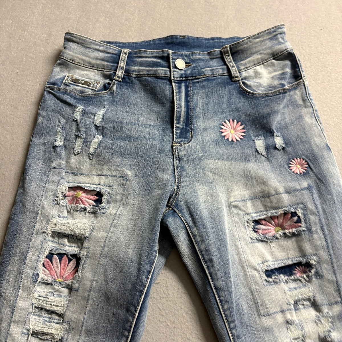 Coco Carmen Daisy Embroidered Distressed Jeans Womens Size M Medium Blue Denim