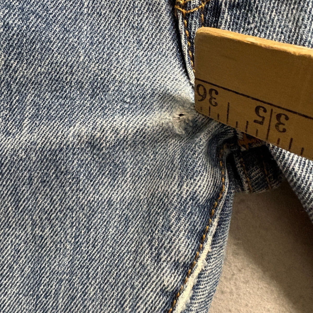 Levis 501 Original Fit Jeans Mens 31x30 Light Wash Button Fly Denim Blue