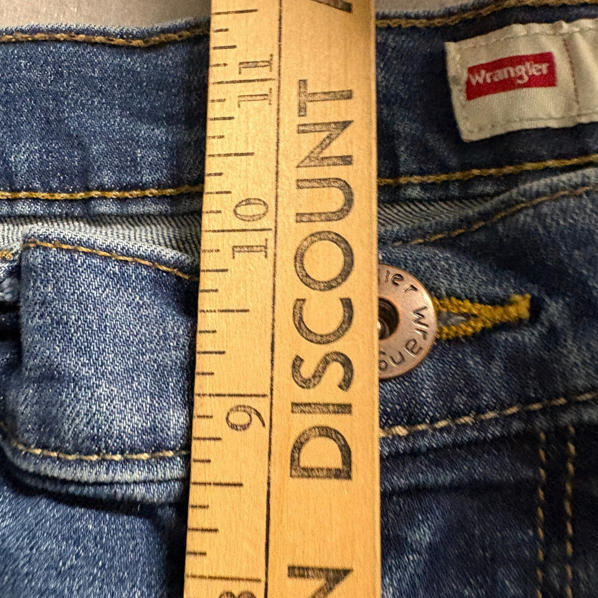Wrangler Athletic Fit Jeans Mens 31x30 Medium Wash Blue Stretch Denim