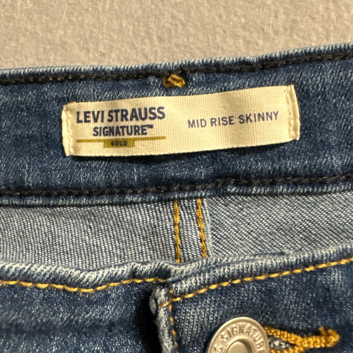 Signature by Levi Strauss Co Gold Label Womens Mid Rise Skinny Jeans Size 6L W28
