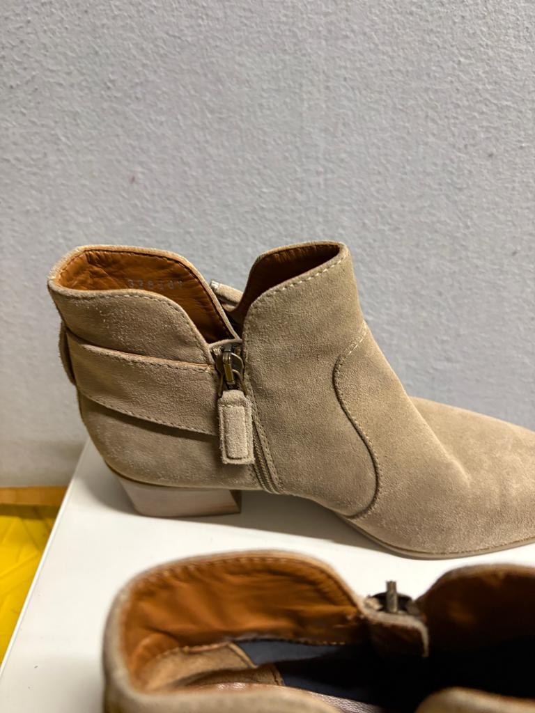 Aquatalia Womens Suede Ankle Boots Taupe Beige Buckle Zip Made in Italy Size 6.5