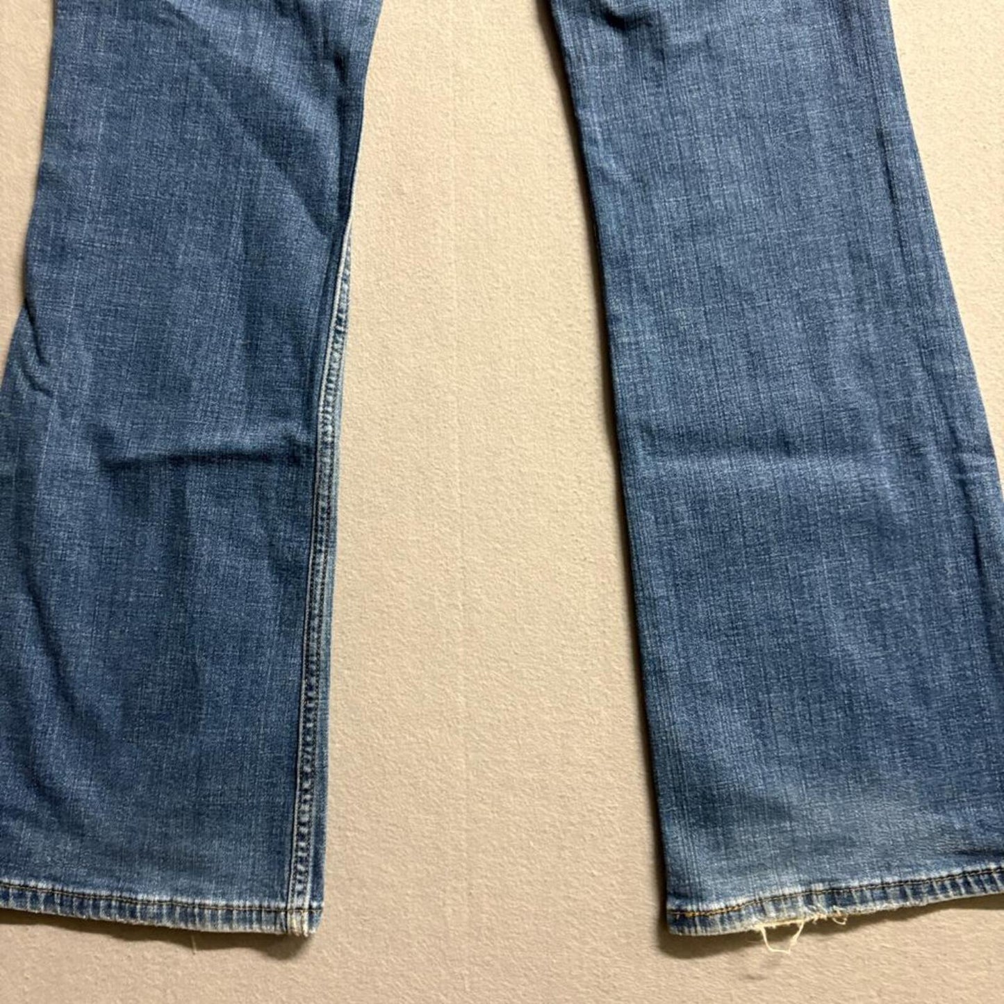 Levis 545 Jeans Womens 4 Medium Blue Denim Low Boot Cut Flap Pocket Stretch