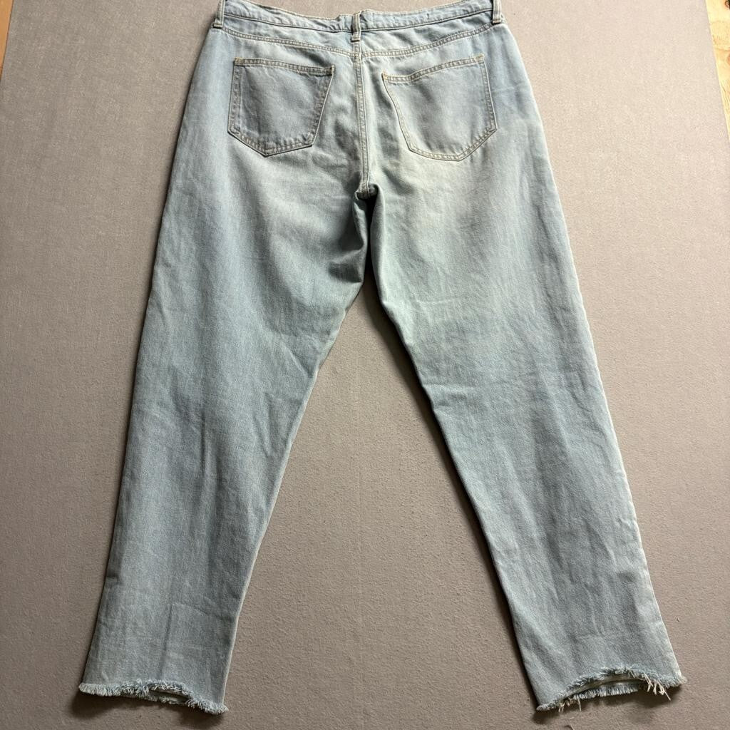 Universal Thread Boyfriend Jeans Womens 12R Light Wash Distressed Raw Hem Cotton