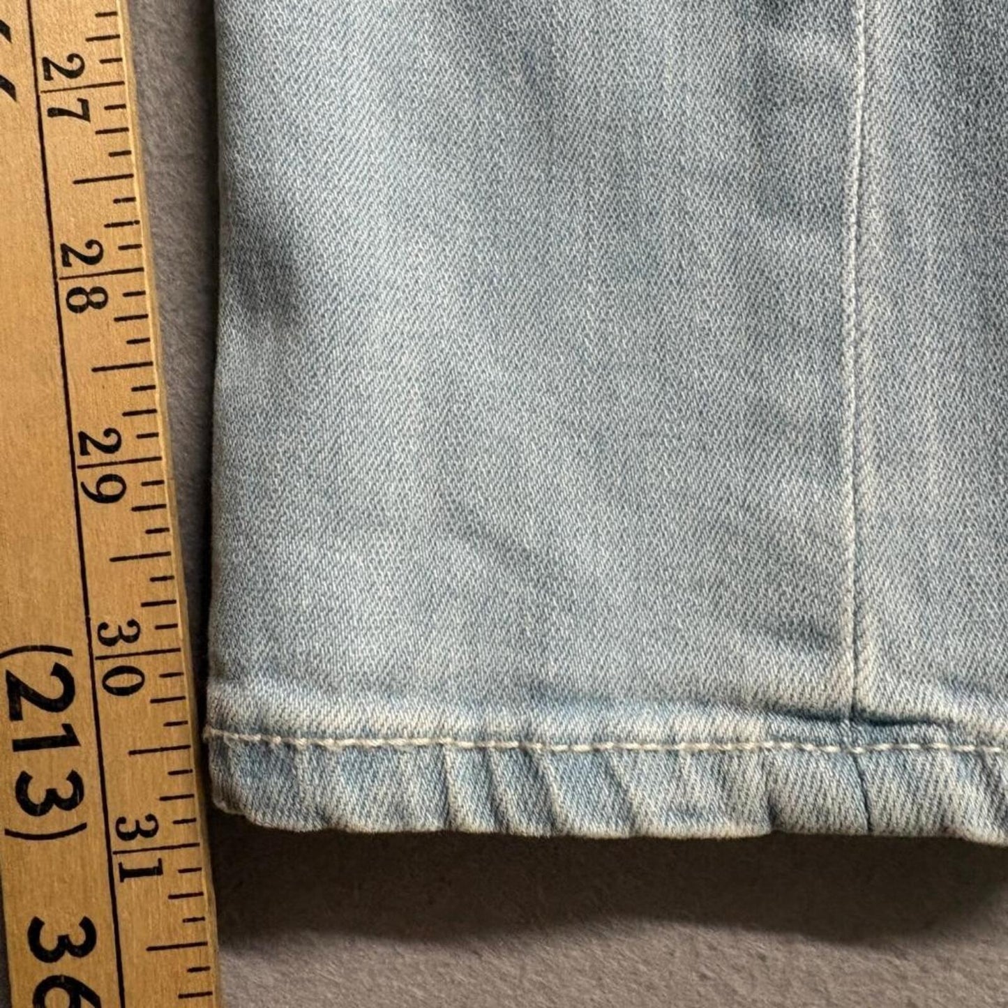 Arizona Jean Co Super Skinny Jeans Womens Size 1 Light Wash Distressed Denim