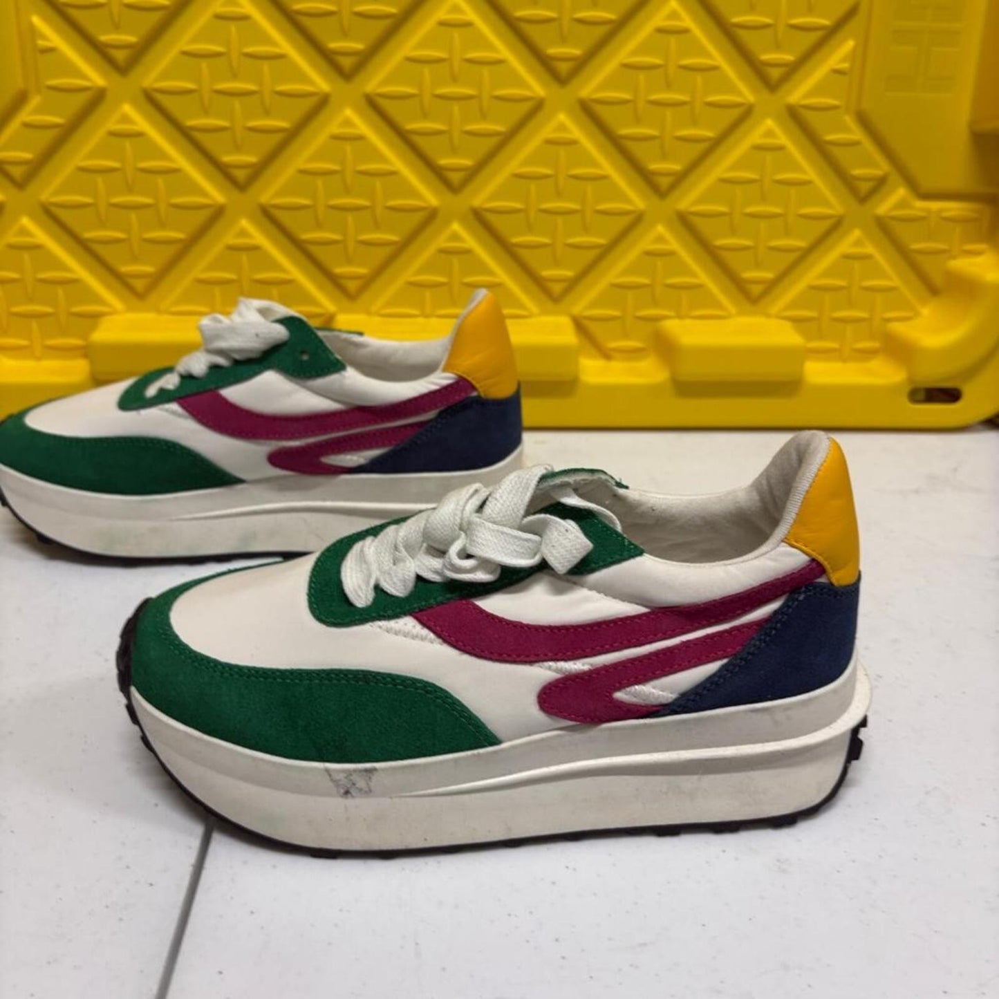 Steve Madden Actions Multi Color Platform Sneakers Womens Size 6.5M Green Suede