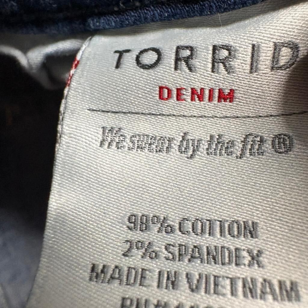 Torrid Denim Shorts Womens Plus Size 14 Blue Stretch Mid Rise Bermuda Jean