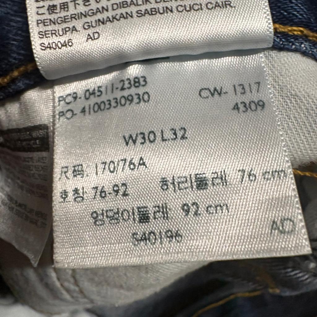 Levis 502 Regular Taper Jeans Mens 30x32 Distressed Ripped Blue Denim 100%