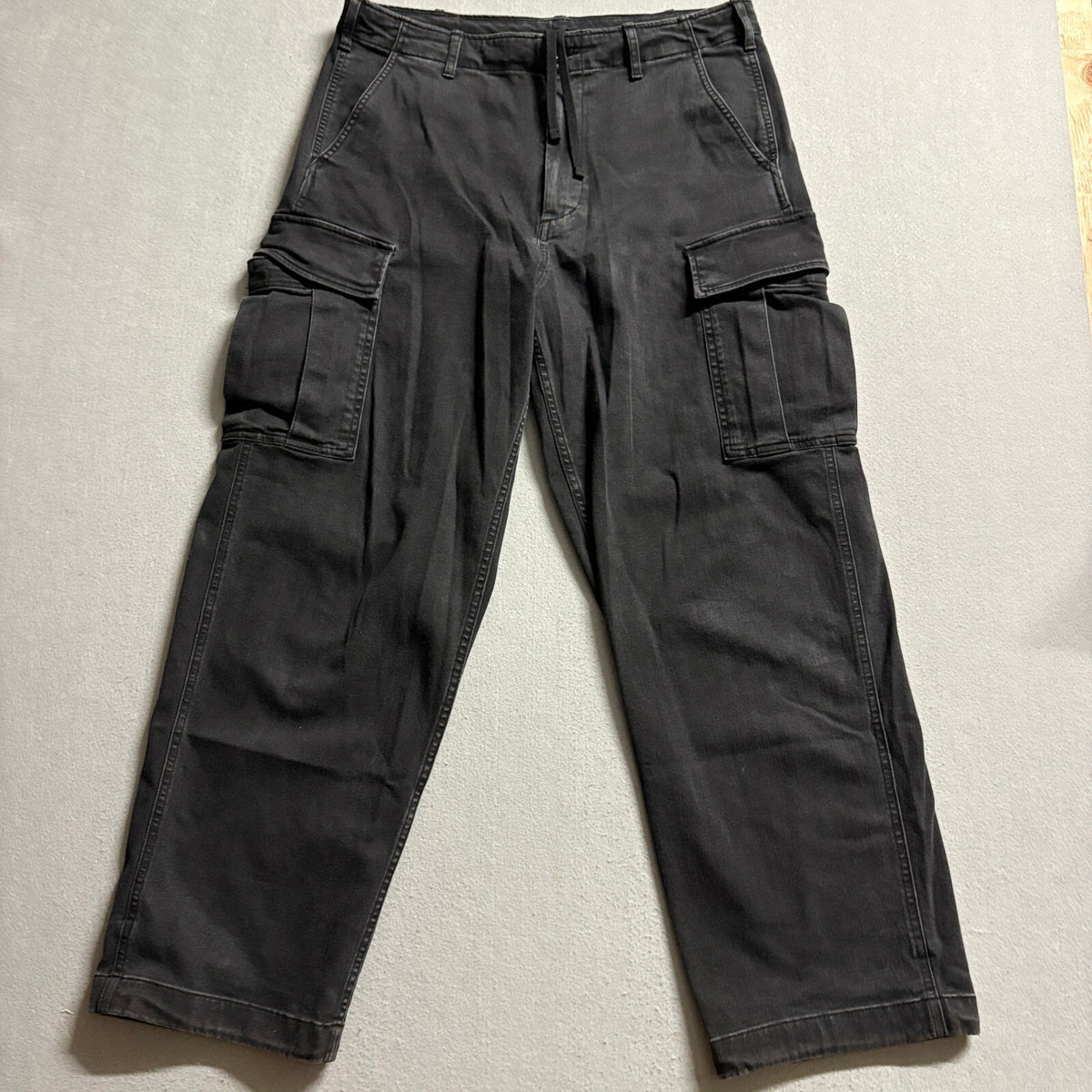 UNIQLO Cargo Pants Mens Medium Black Drawstring Elastic Waist Stretch Casual