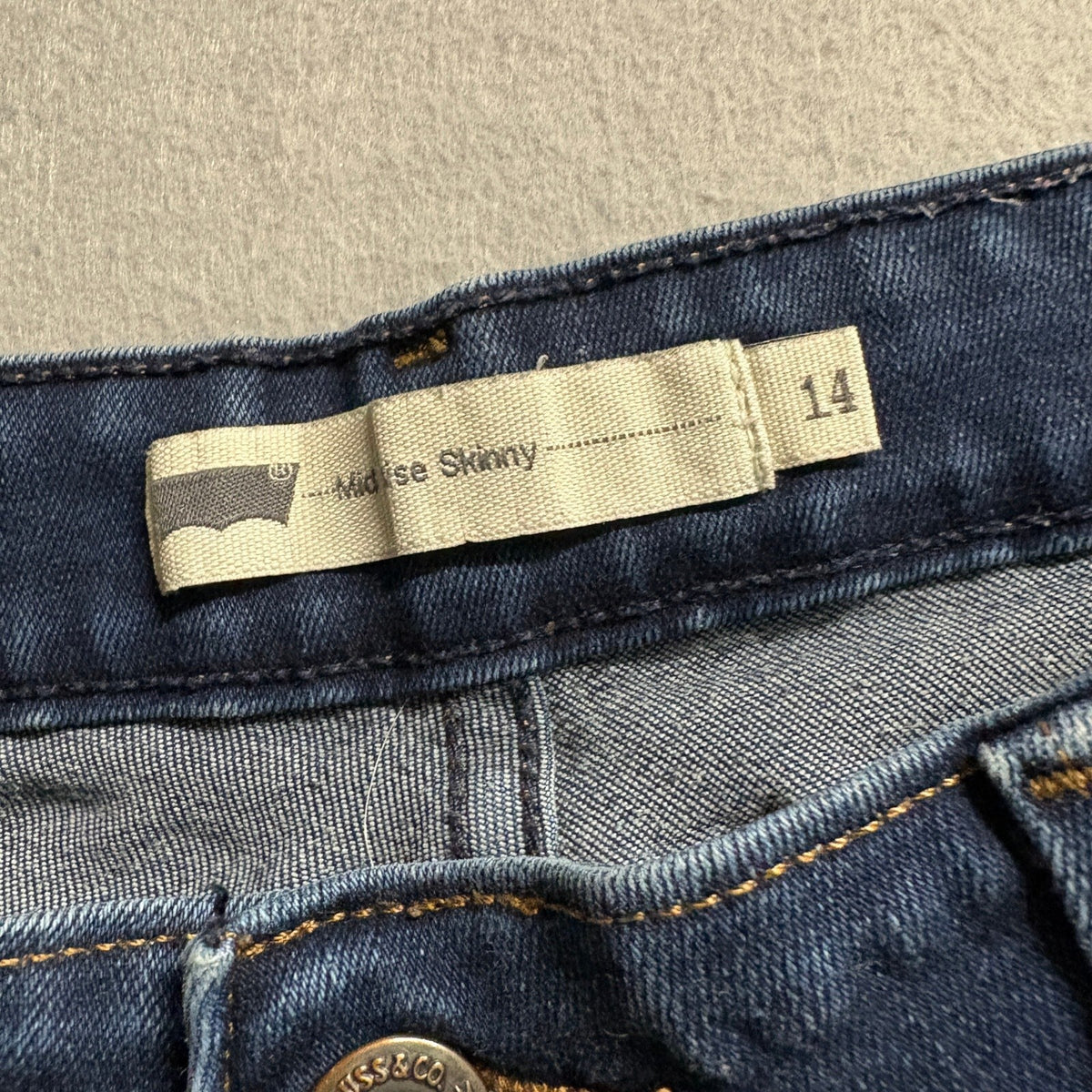 Levis Mid Rise Skinny Jeans Womens Size 14 Medium Dark Wash Blue Stretch Denim