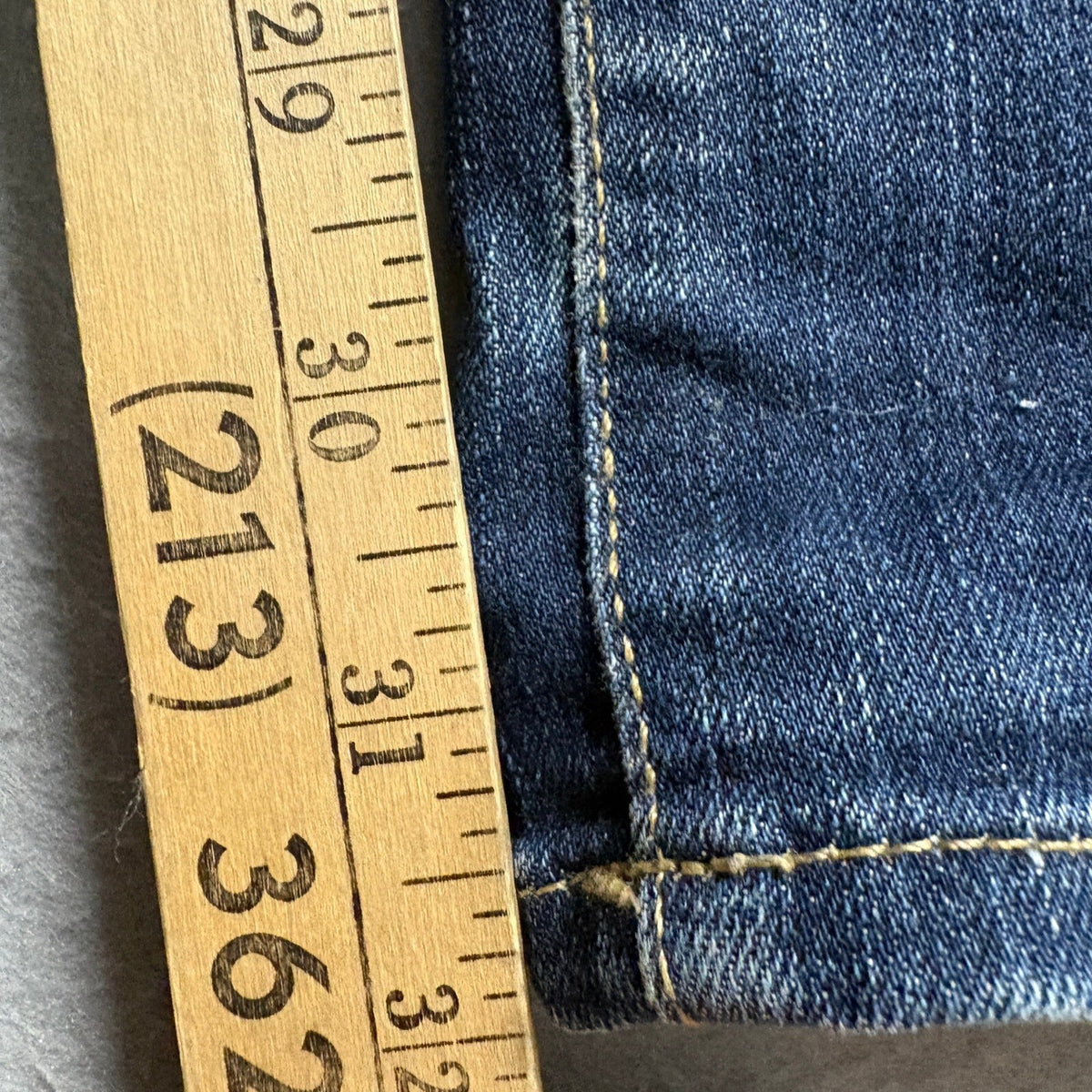 Volcom Riser Tapered Fit Jeans Mens Size 33 Blue Denim Skate Stretch Pants