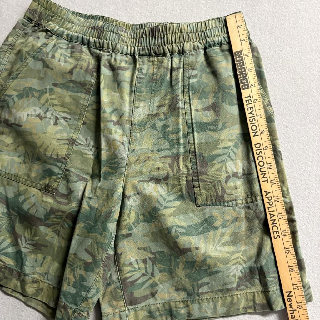 Sanctuary Standard Surplus Camo Tropical Shorts Womens Size 28 Green Cotton