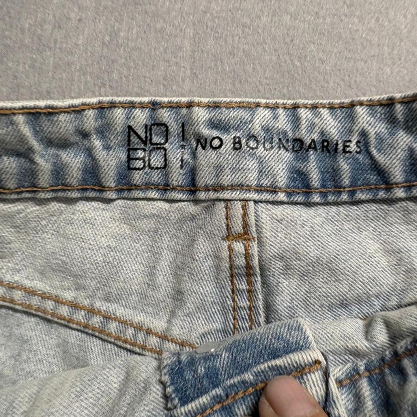 No Boundaries Super High Rise Straight Jeans Womens 17 Light Wash Distressed