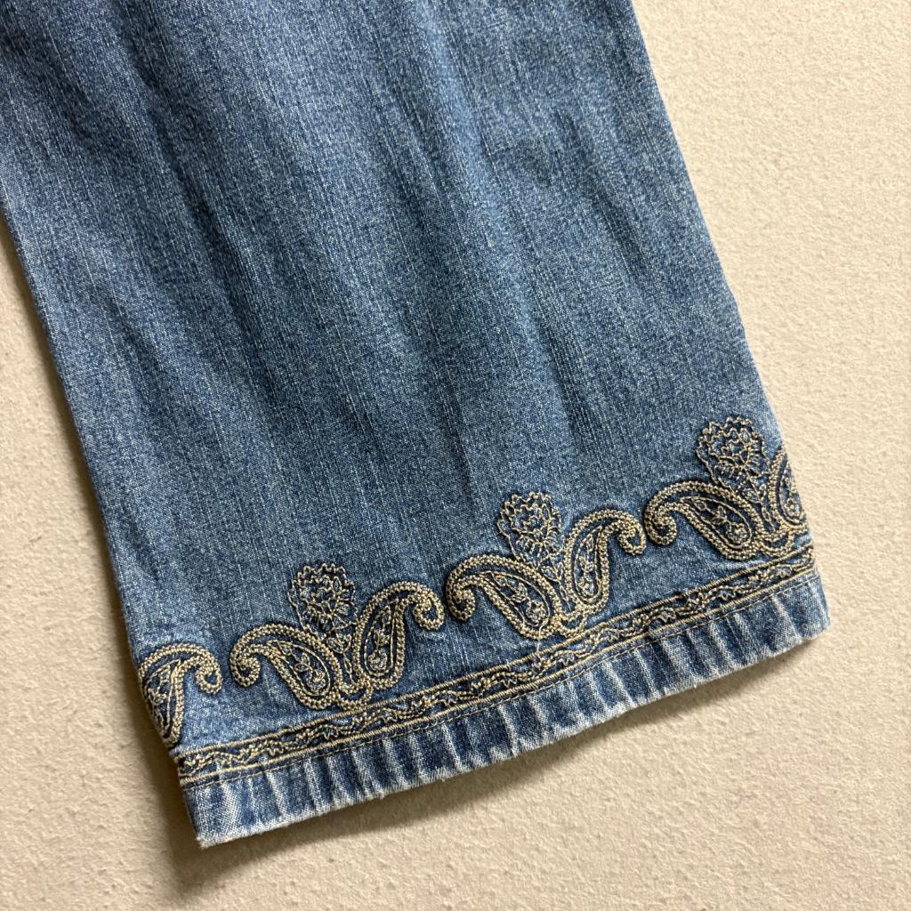 Lee Crop Jeans Womens 14M Blue Denim Embroidered Hem Mid Rise Capris Stretch
