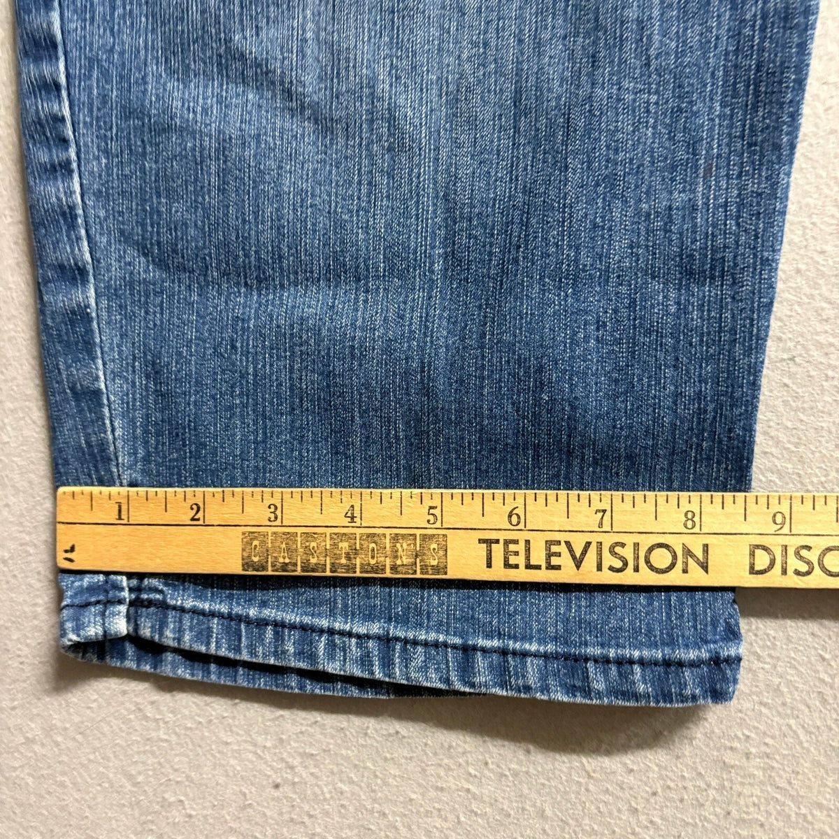 Gloria Vanderbilt Amanda Skimmer Denim Shorts Womens Size 12 Blue Jean Capris