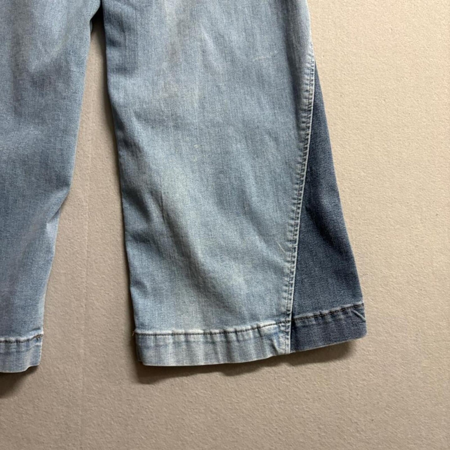 Time and Tru High Rise Wide Leg Jeans Womens Size 6 Blue Two Tone Flare Cropped