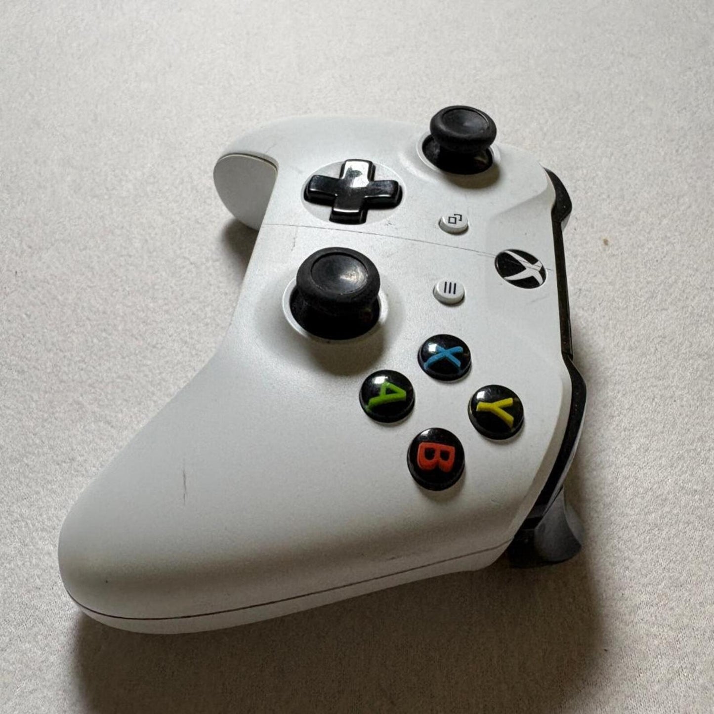 Microsoft Xbox One Wireless Controller Model 1708 White - Missing Battery Cover