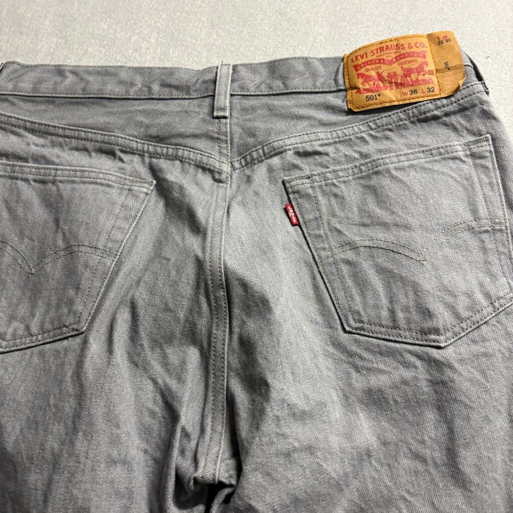 Levis 501 Womens Gray Denim Jeans Cut Off Raw Hem Size 36x32 Actual 35x23.5