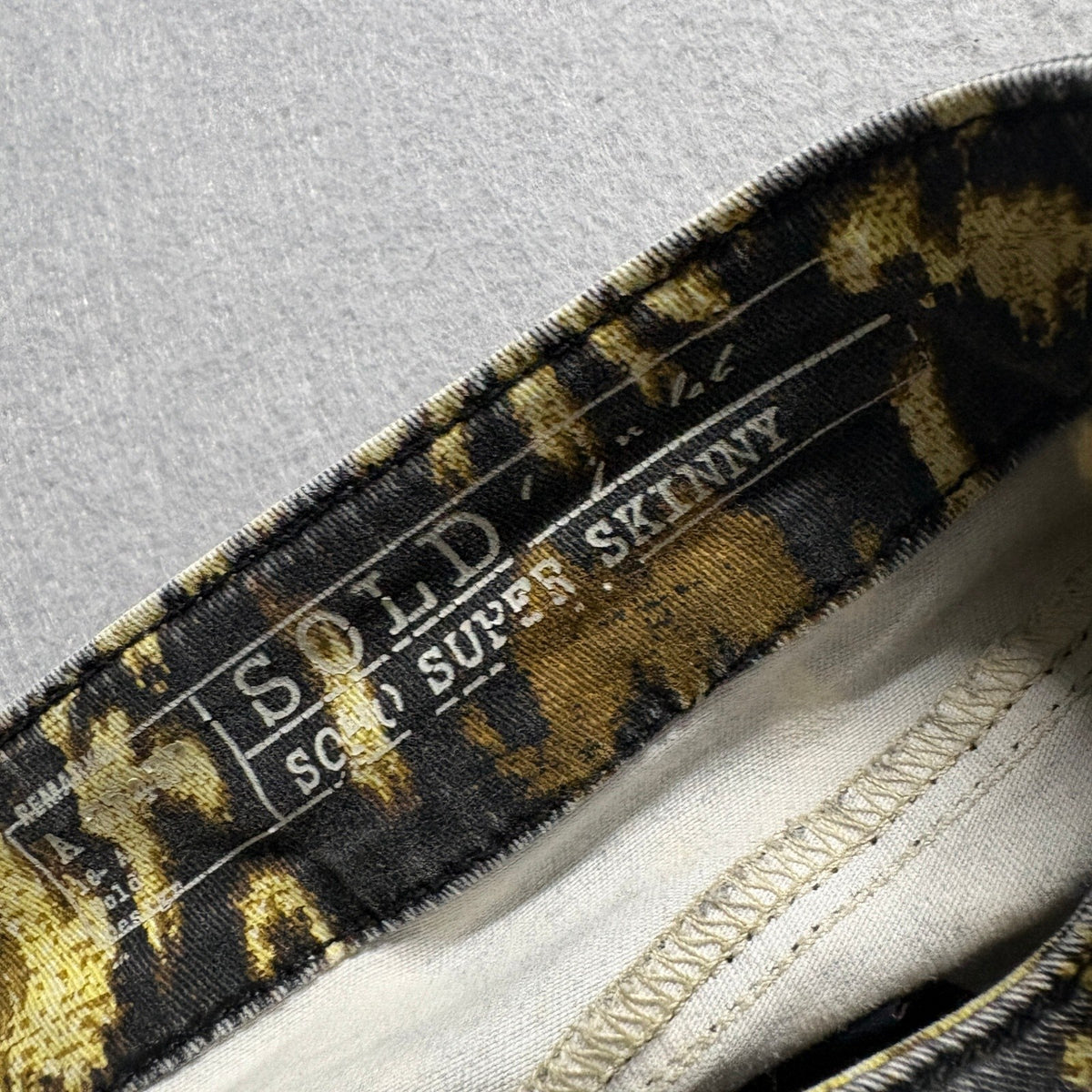 SOLD Design Lab Womens Soho Super Skinny Jeans Size 27 Ikat Print Yellow Black