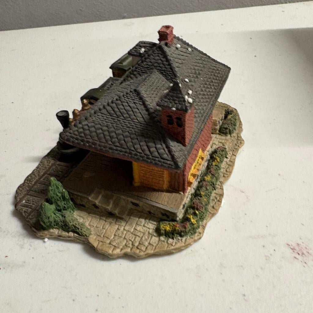 Department 56 Dickens Village Miniature Train Station and Train Cold Cast