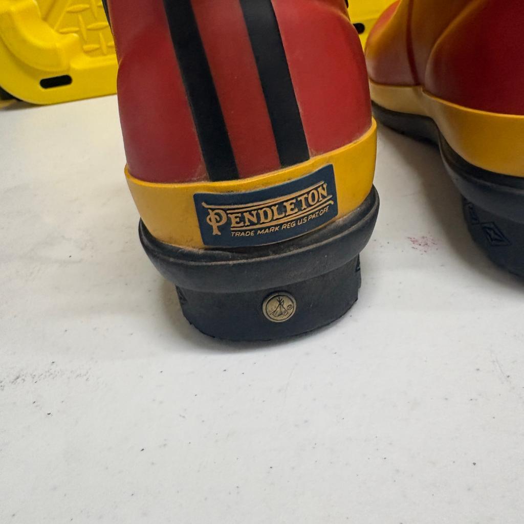 Pendleton Mount Rainier National Park Rain Boots Womens Size 10 Red Yellow