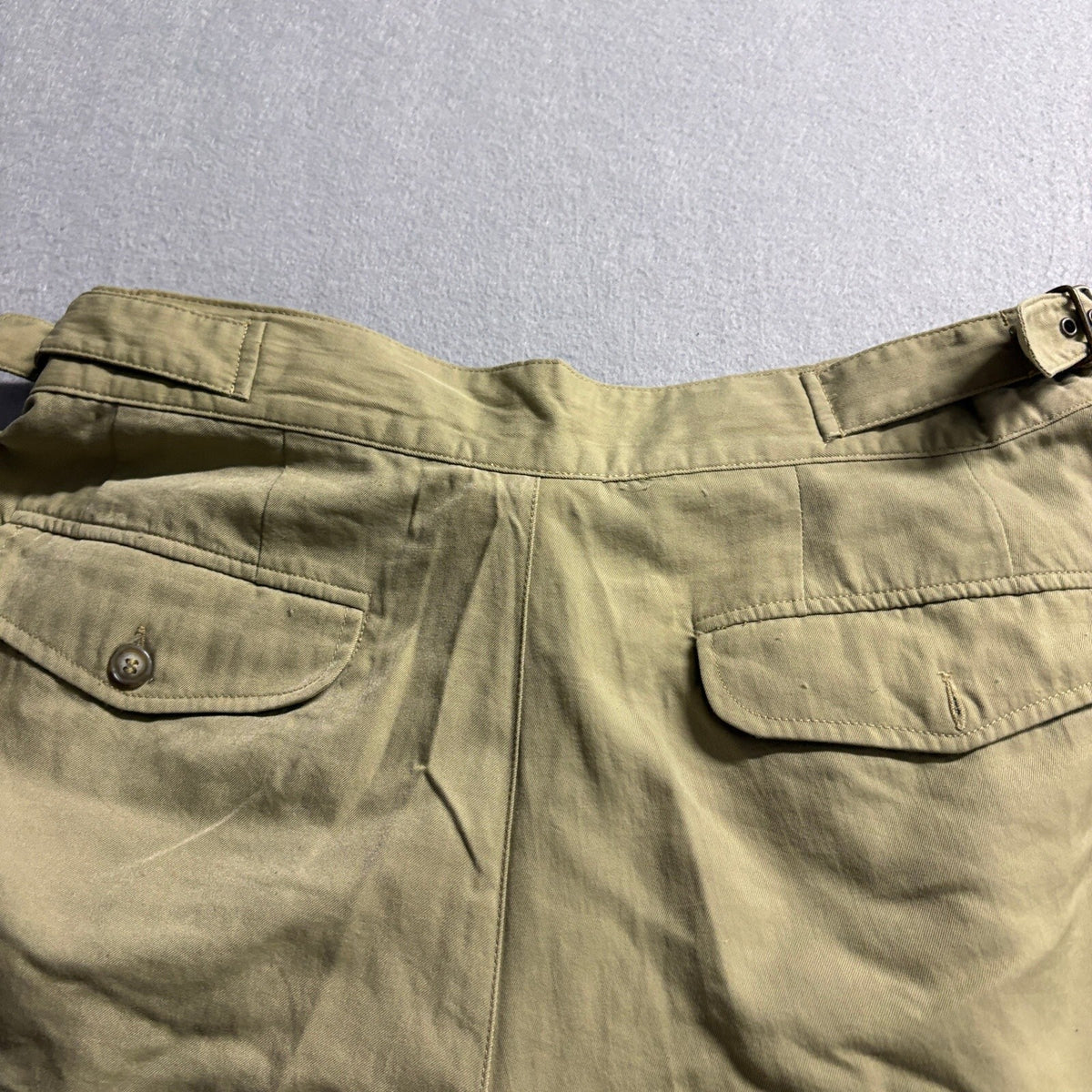 TravelSmith Mens 34 Khaki Tan Pleated Gurkha Side Buckle Nylon Travel Shorts