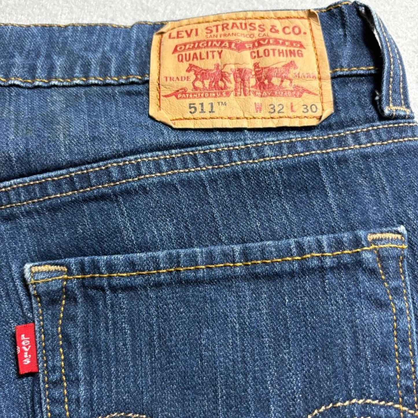 Levi's 511 Skinny Jeans Womens Size 32x30 Dark Wash Blue Denim Mid Rise Stretch