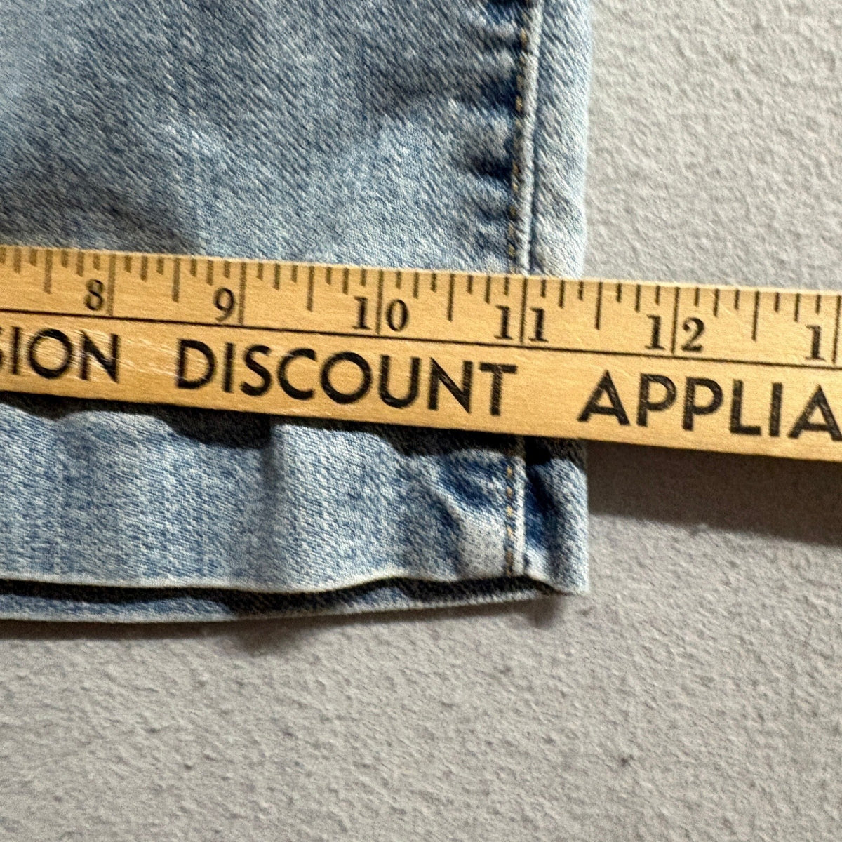 Covington Denim Capri Jeans Womens Size 14 Light Wash Stretch Cropped Shorts