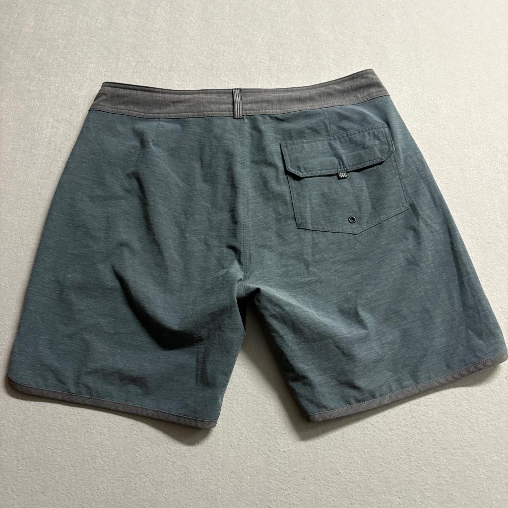 Laird Apparel Vantage Performance Board Shorts Mens 33 Blue Gray Swim Trunks