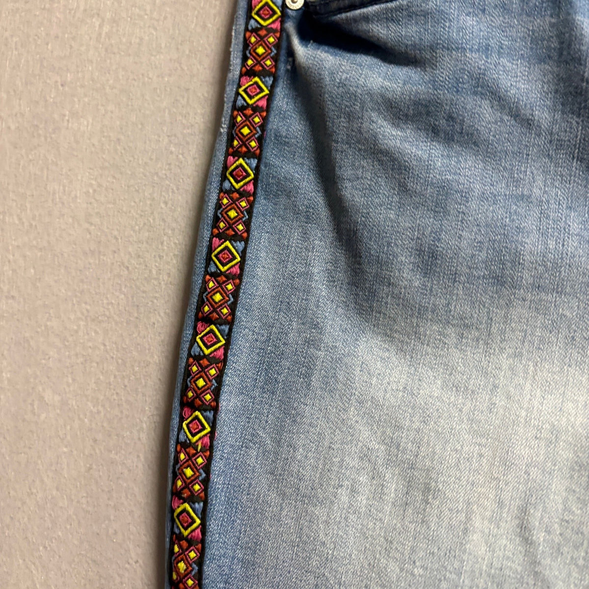 Seven7 Womens Jeans 20W Blue Denim Crop Frayed Hem Embroidered Side Stripe