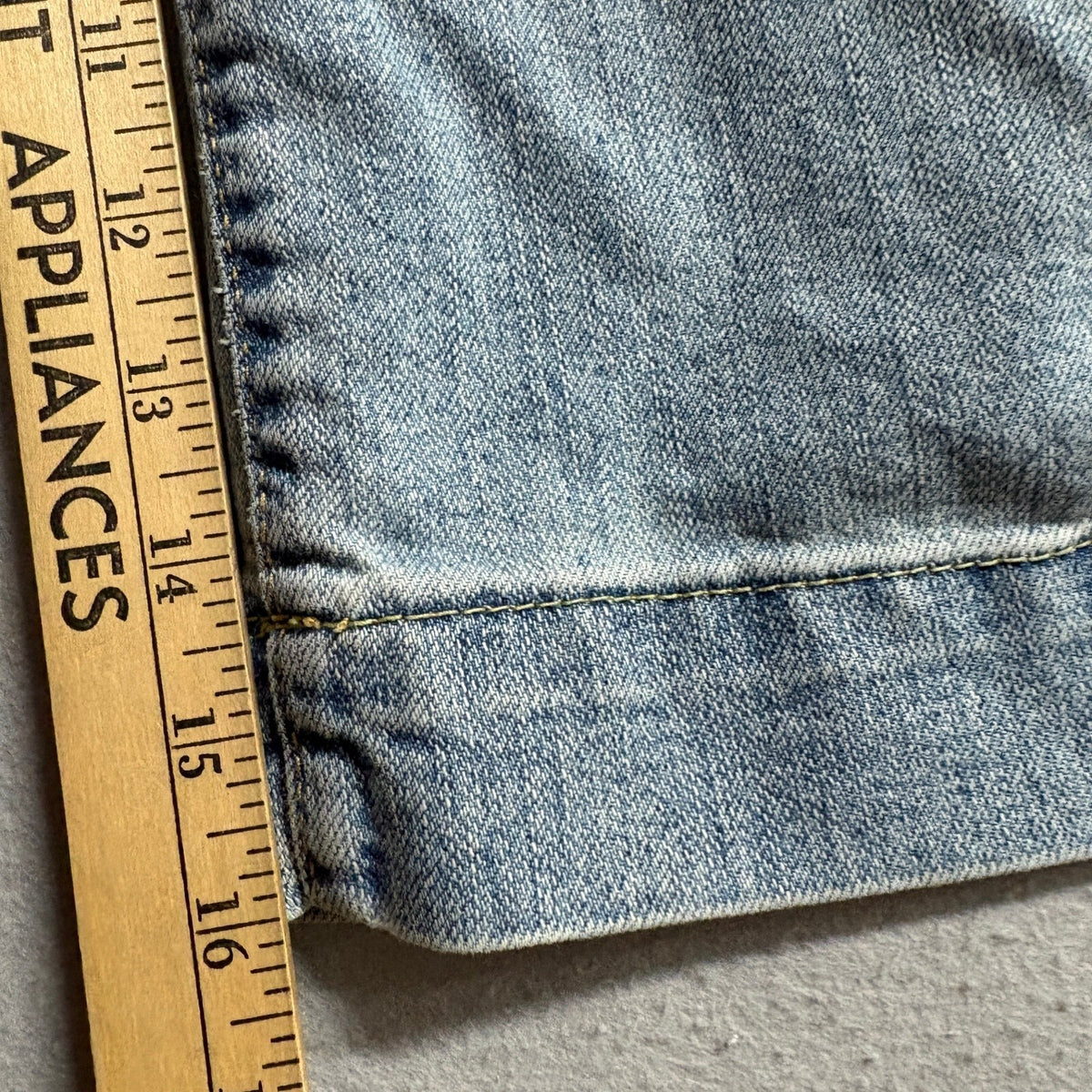 Covington Denim Capri Jeans Womens Size 14 Light Wash Stretch Cropped Shorts