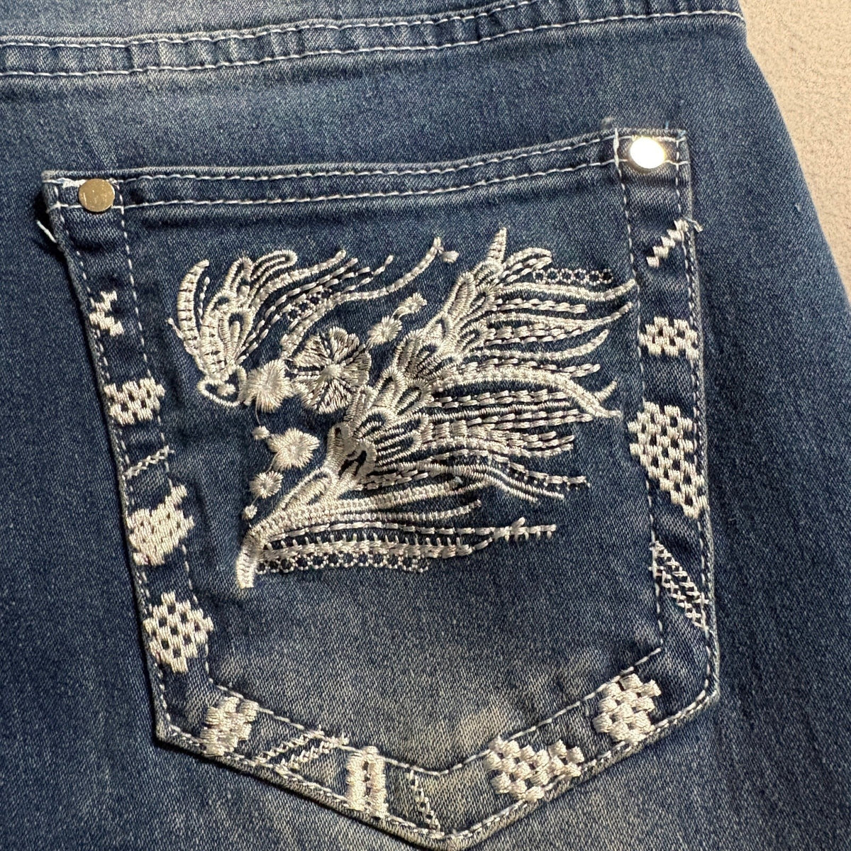 Womens Embroidered Bootcut Blue Jeans Size L Western Feather Pocket Accents