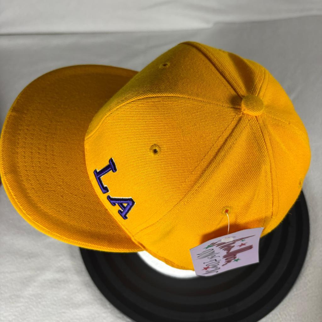 Los Angeles Lakers Down Town Fitted Hat Size 7 1/4 Yellow LA Script Cap