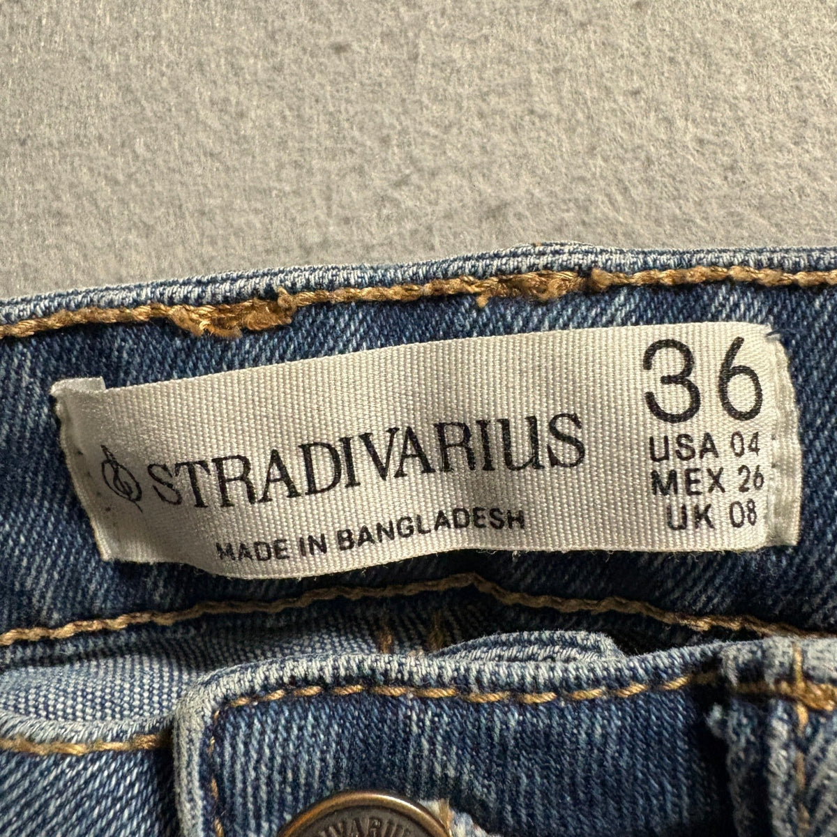 Stradivarius Womens High Waist Mom Jeans Blue Denim Slim Tapered Size US 4 26x28