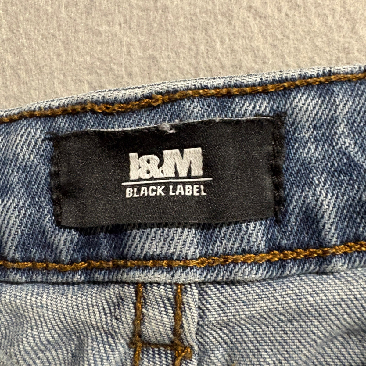 I&M Black Label High Rise Mom Jeans Womens Size 5 Distressed Light Wash Blue