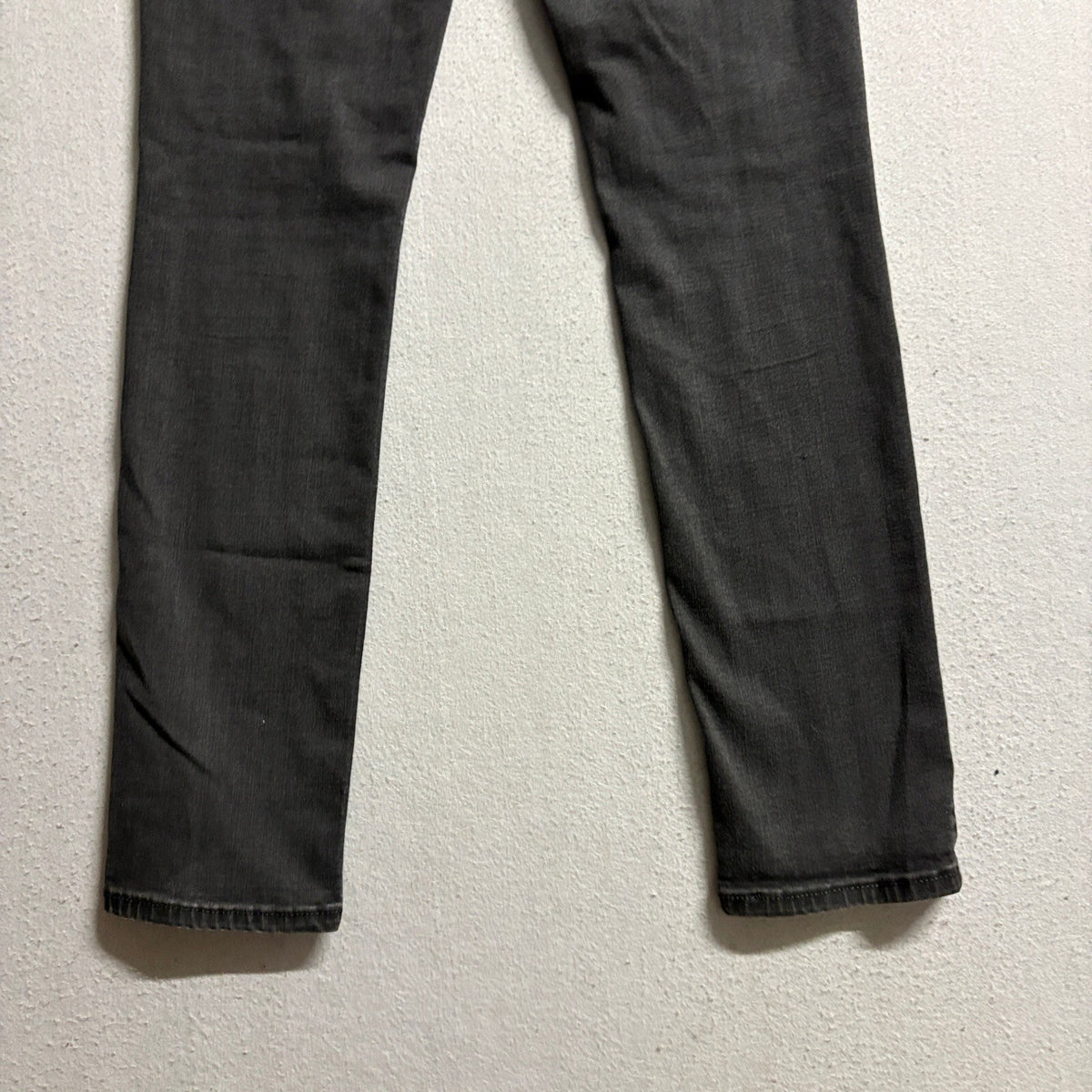 Levi's 311 Shaping Skinny Jeans Womens W28 L30 Black Denim Mid Rise Stretch