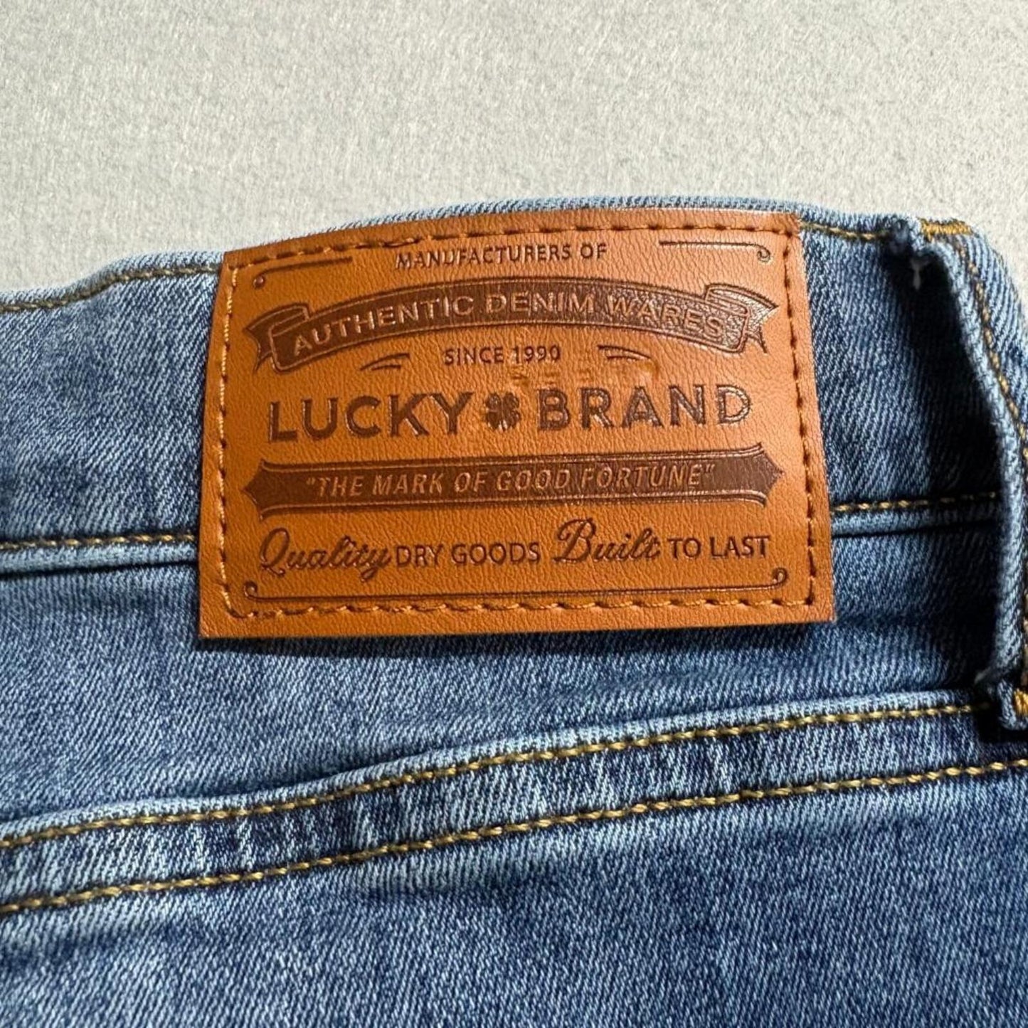Lucky Brand 223 Straight Jeans Mens 32x32 Blue Denim Classic Fit Pant Fits 32x30