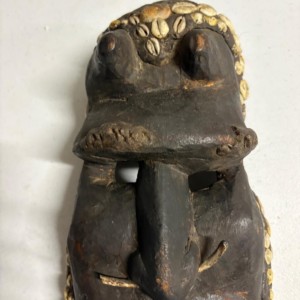 Vintage African Wè Guéré Style Carved Wood Mask Cowrie Shells Tribal Art 16"