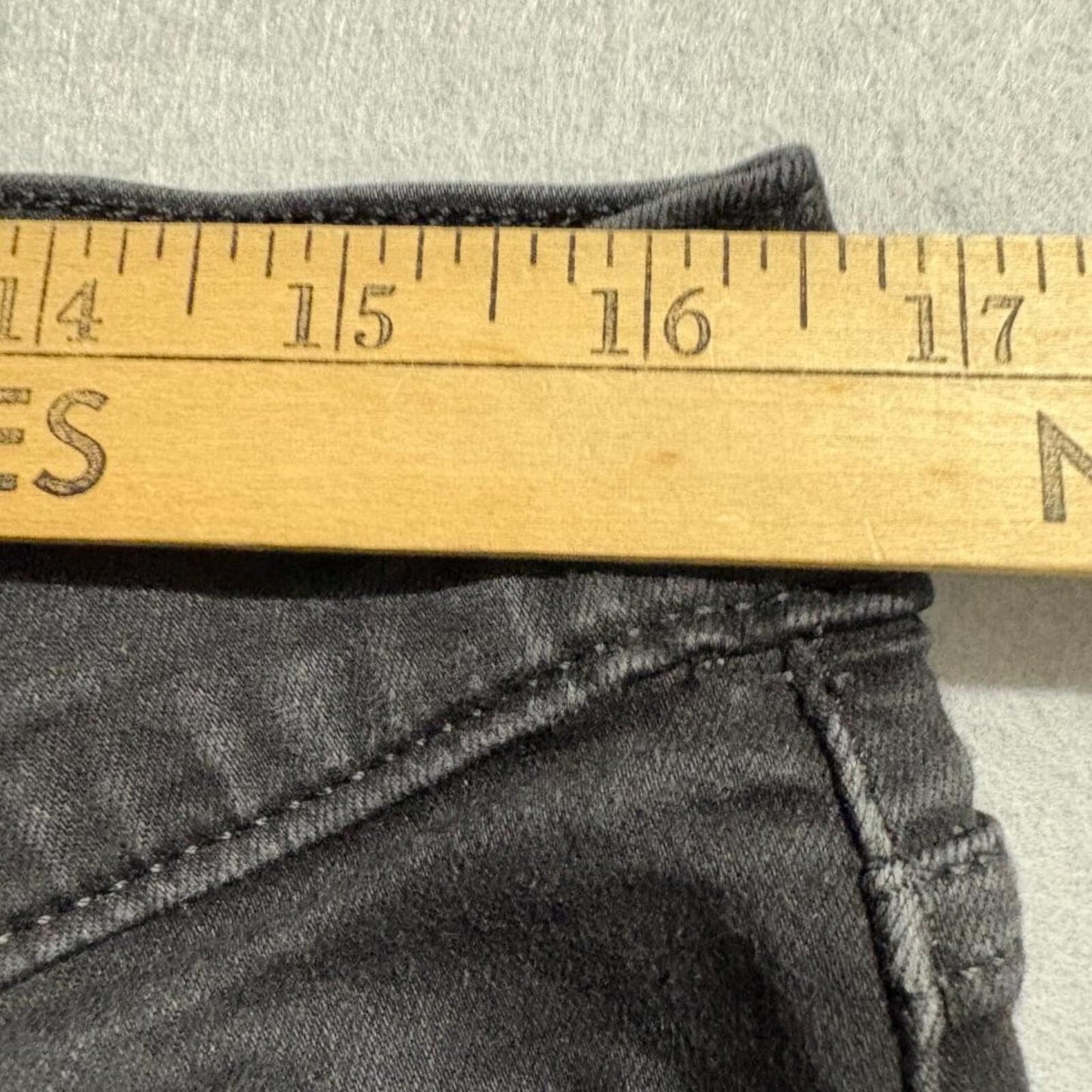 Levi's 311 Shaping Skinny Jeans Womens Size 33 Black Denim Stretch Pants 33x27