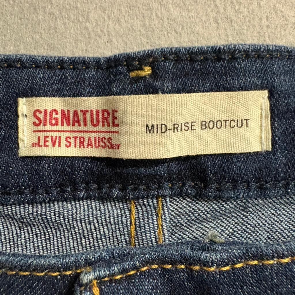 Signature by Levi Strauss Co Womens 16 W33 Mid Rise Bootcut Jeans Blue Stretch