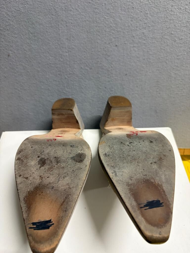 Kathy Van Zeeland Suede Studded Western Mule Heels Beige Pointed Toe Size 7.5