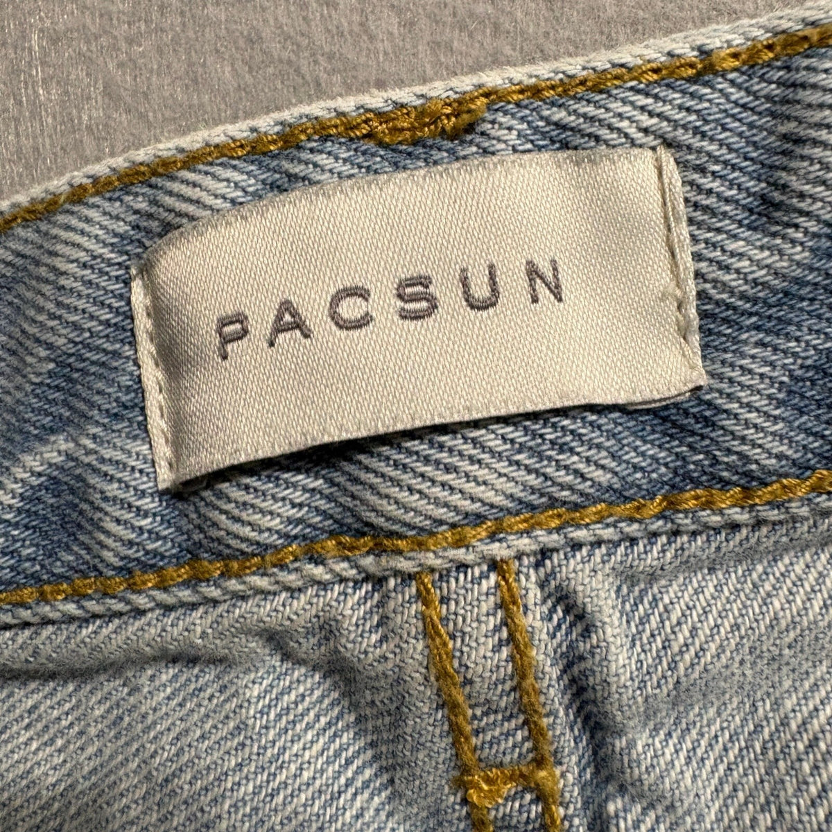PacSun 90s Boyfriend Distressed Jeans Size 25 Light Wash Rigid Denim High Rise