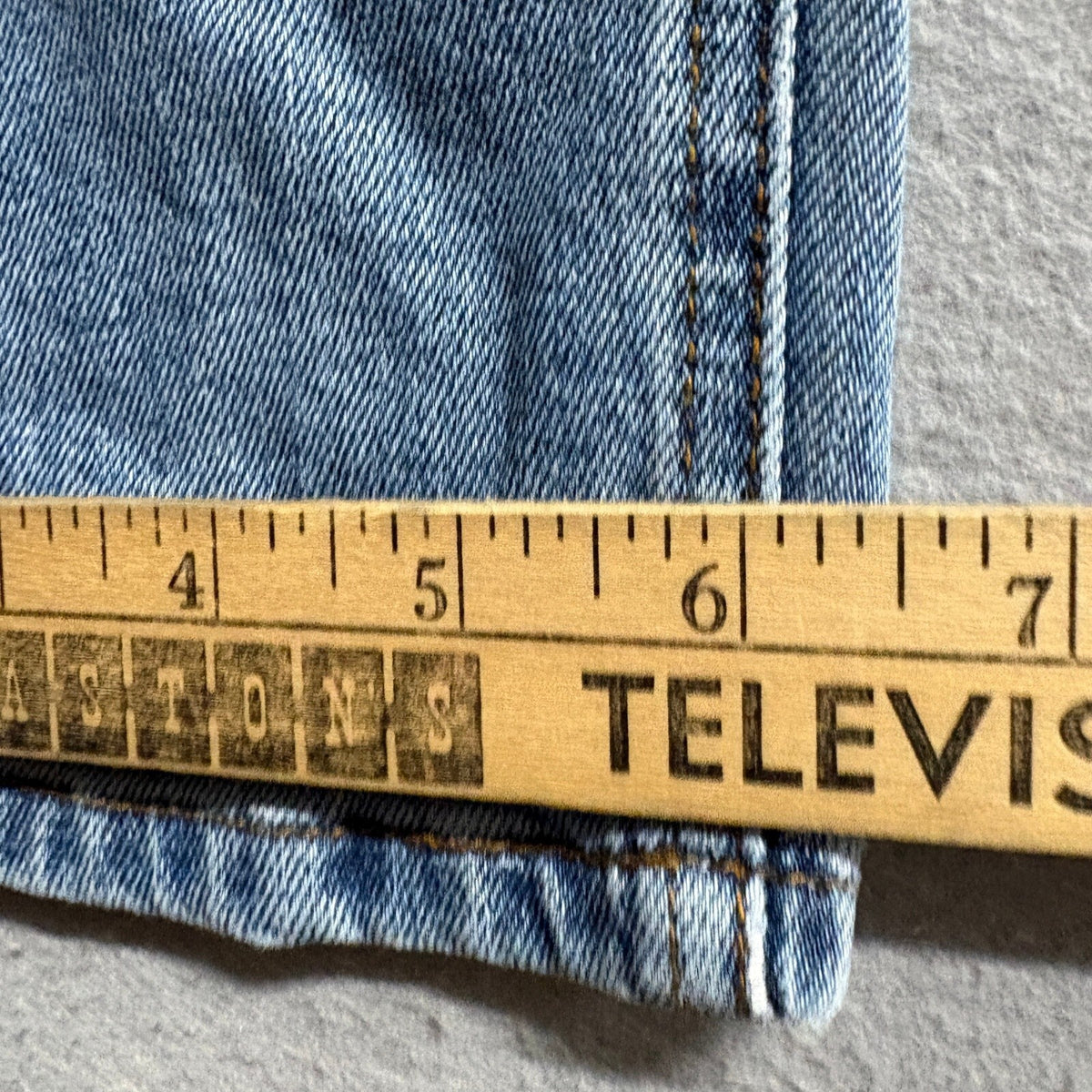 I&M Black Label High Rise Mom Jeans Womens Size 5 Distressed Light Wash Blue