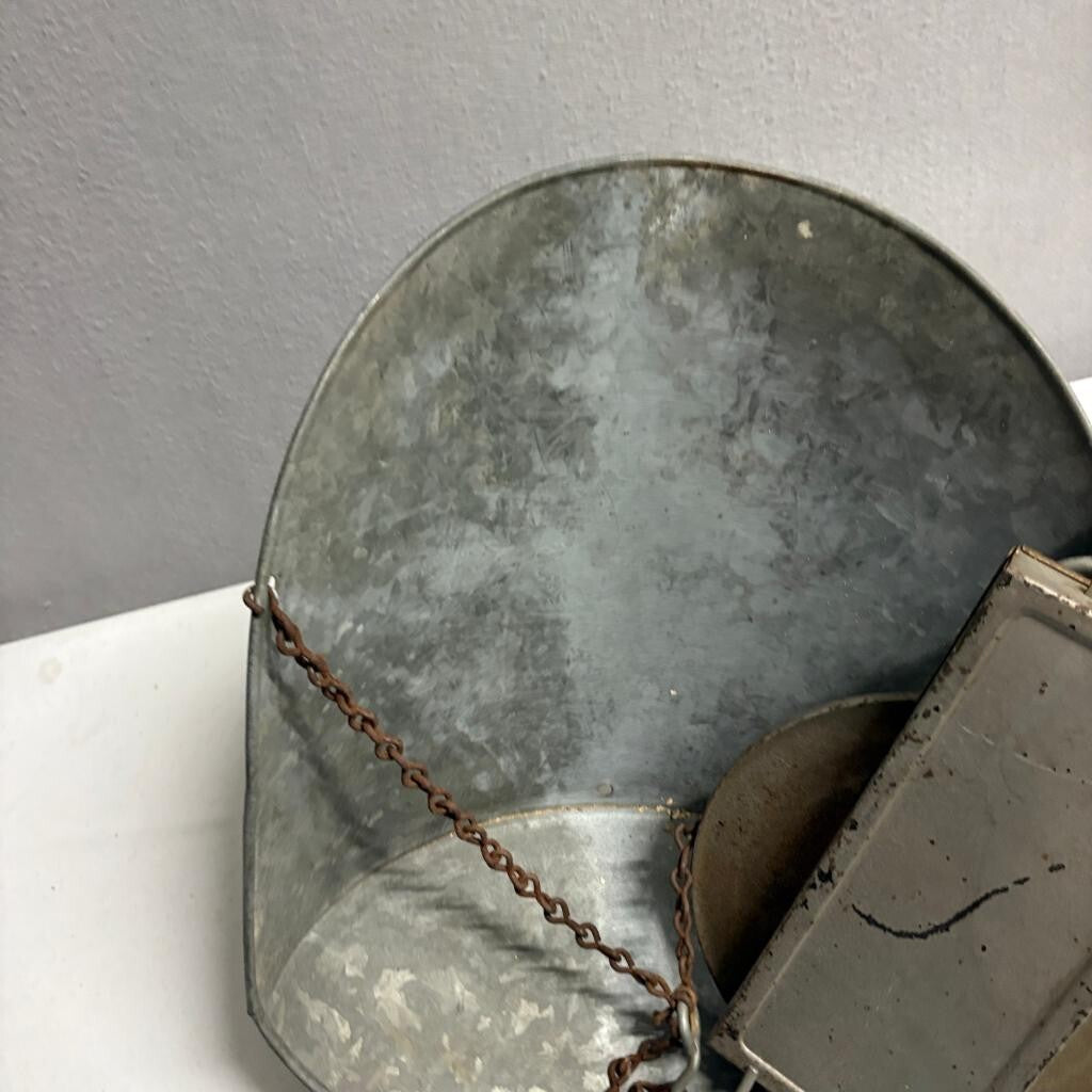 Vintage Hanson Model 842 Hanging Scale 20 Lb Capacity Galvanized Metal Scoop Pan