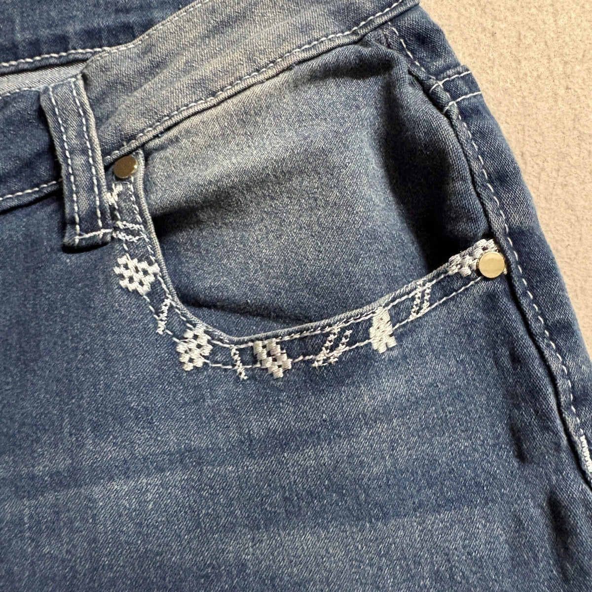 Womens Embroidered Bootcut Blue Jeans Size L Western Feather Pocket Accents
