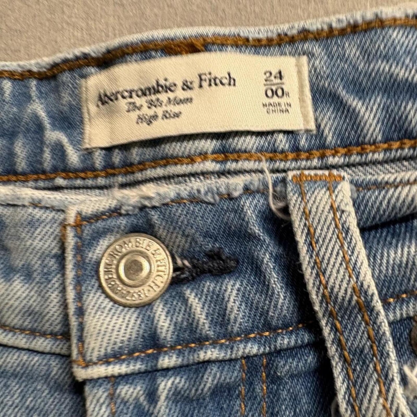 Abercrombie & Fitch The 90s Mom High Rise Jeans Womens 24 00R Light Wash Denim