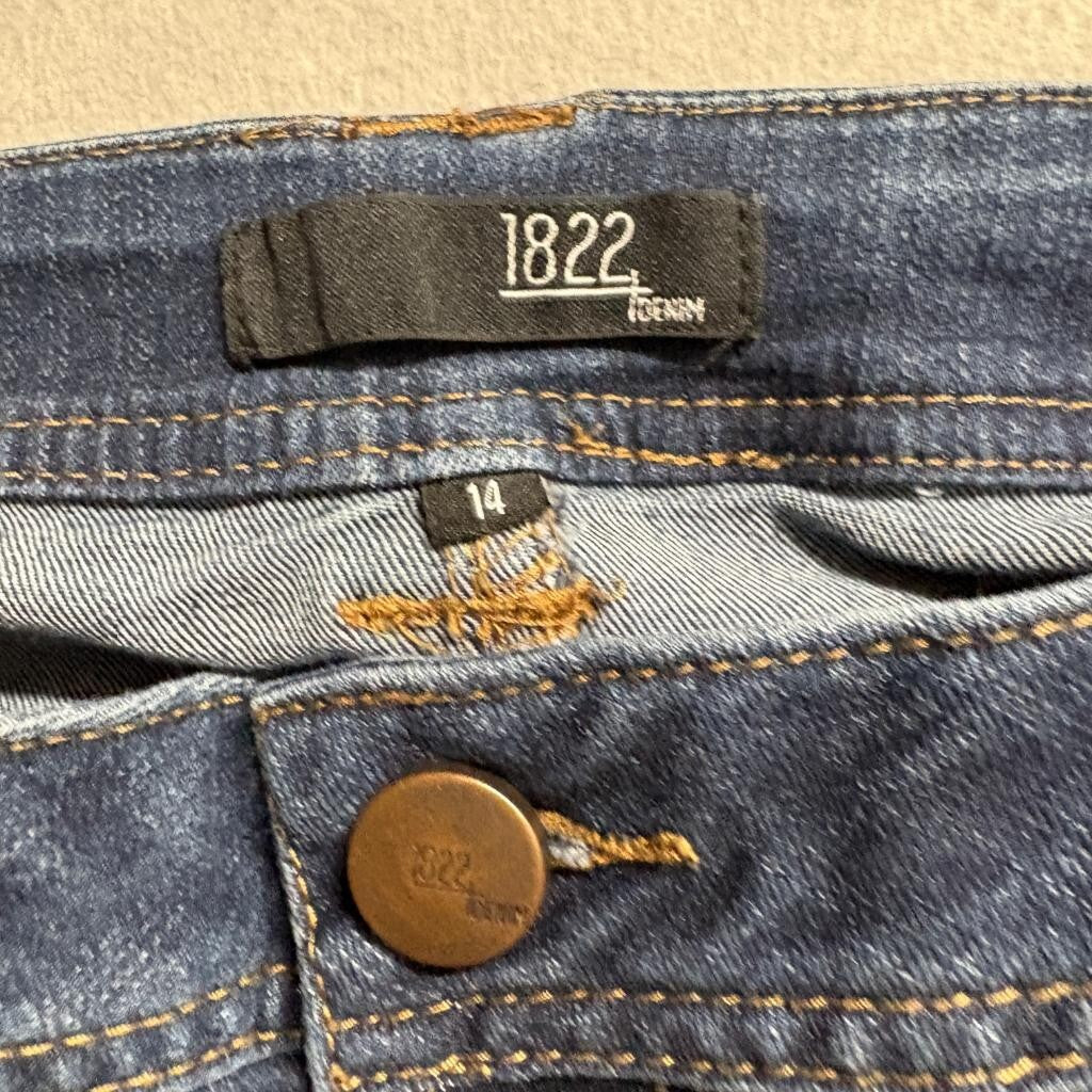 1822 Denim Bermuda Shorts Womens Size 14 Blue Stretch Denim Mid Rise Casual