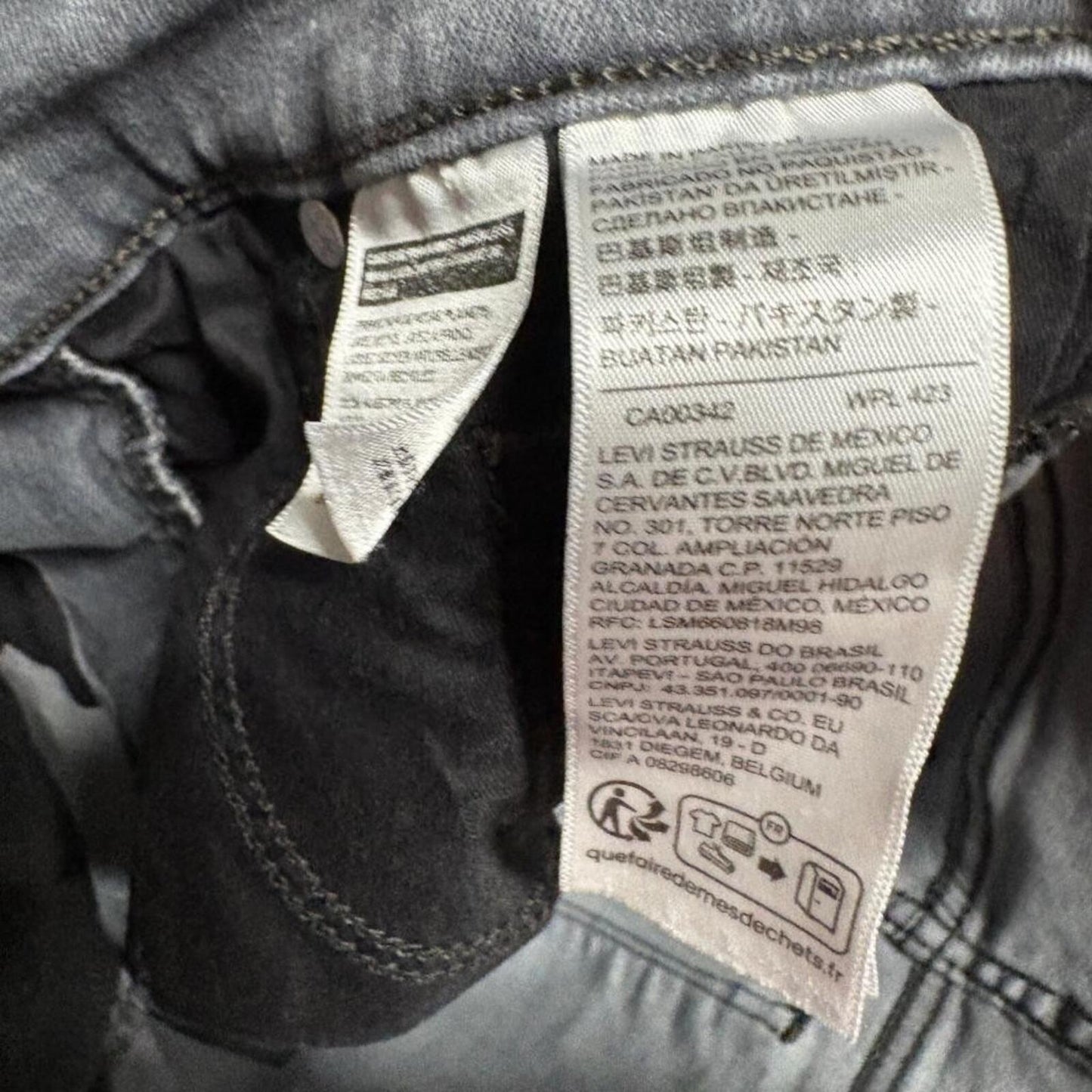 Levis 314 Shaping Straight Jeans Womens 29 Gray Denim Stretch Pants